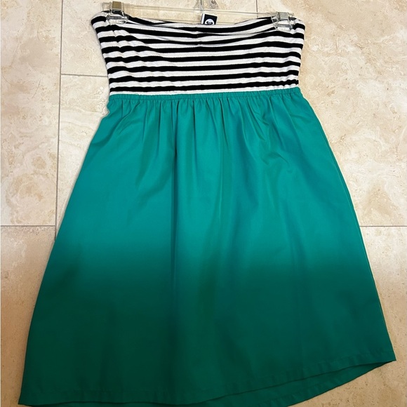 Roxy Strapless Dress in Black, White, and Teal - Picture 2 of 4